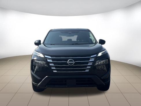Used 2024 Nissan Rogue SV AWD/4WD image 2