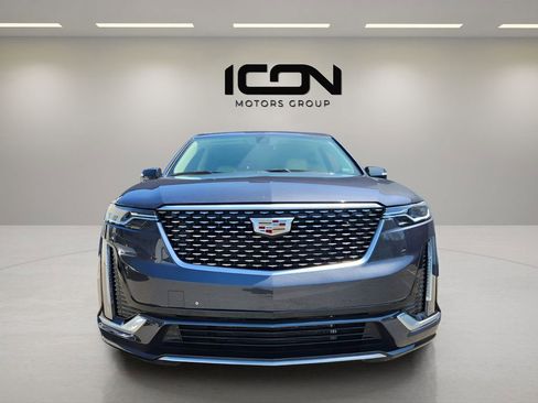 Used 2022 Cadillac XT6 Premium Luxury image 2