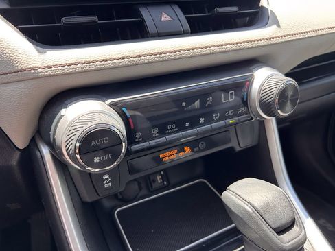 Used 2019 Toyota RAV4 XLE w/ Protection Package FWD image 26