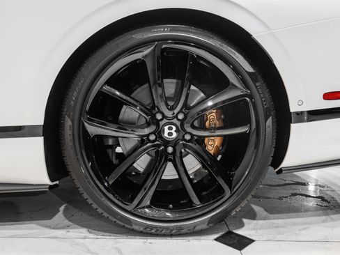 New 2024 Bentley Continental GT V8 AWD/4WD image 16