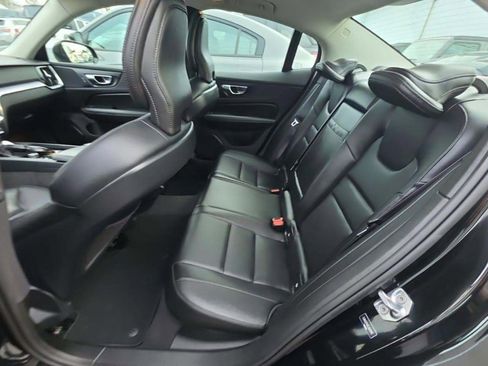 Used 2020 Volvo S60 T6 Momentum image 14