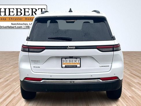 Used 2023 Jeep Grand Cherokee Laredo image 4