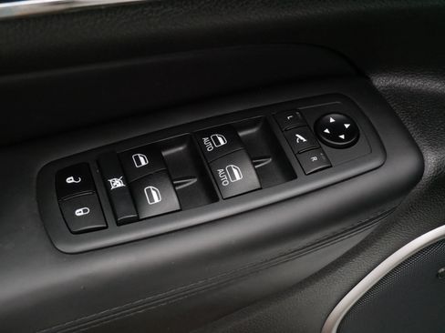 Used 2020 Jeep Grand Cherokee High Altitude AWD/4WD image 19