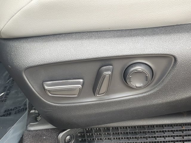 Certified 2025 Toyota Sienna XLE FWD image 24
