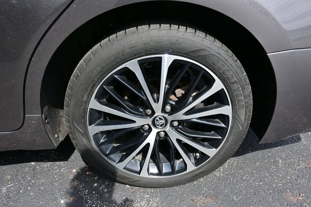 Used 2018 Toyota Camry SE w/ Moonroof Package FWD image 22