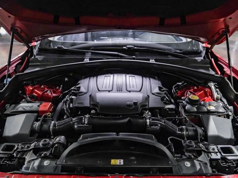 Used 2017 Jaguar F-PACE Premium image 43