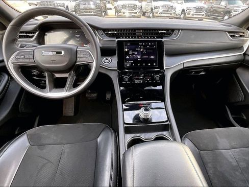 Used 2024 Jeep Grand Cherokee L Laredo image 14