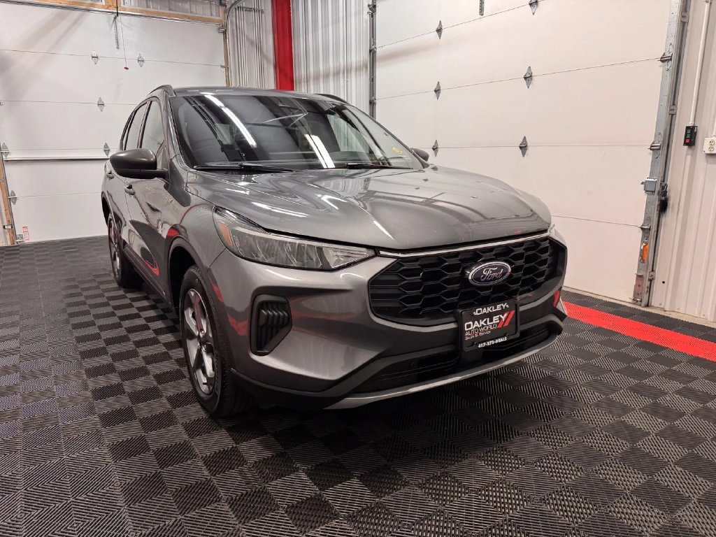 Used 2025 Ford Escape ST-Line w/ Tech Pack #1 AWD/4WD image 7