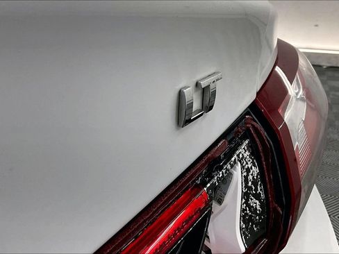 Used 2022 Chevrolet Malibu LT FWD image 7