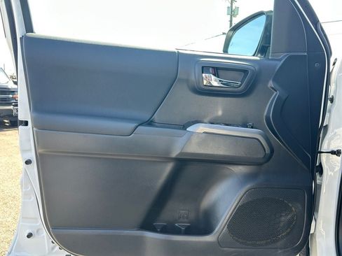 Used 2023 Toyota Tacoma TRD Off-Road w/ Technology Package AWD/4WD image 20