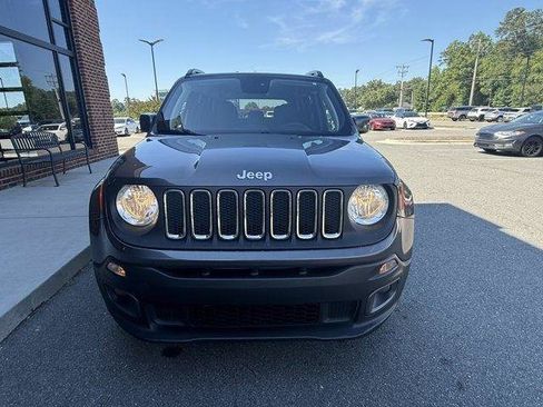 Used 2018 Jeep Renegade Latitude FWD image 10