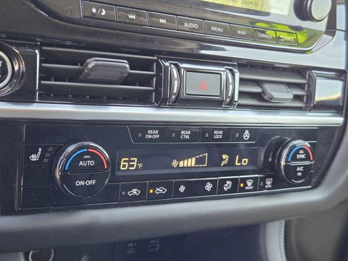 Used 2023 Nissan Pathfinder SL FWD image 20