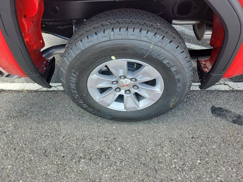 New 2026 GMC Sierra 1500 SLE image 6