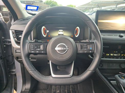 Used 2024 Nissan Rogue Platinum w/ Platinum Premium Package FWD image 10
