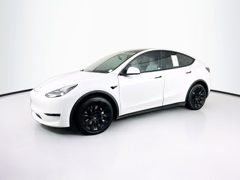 Used 2021 Tesla Model Y Long Range image 3