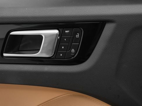 Certified 2023 Porsche Cayenne AWD/4WD image 27