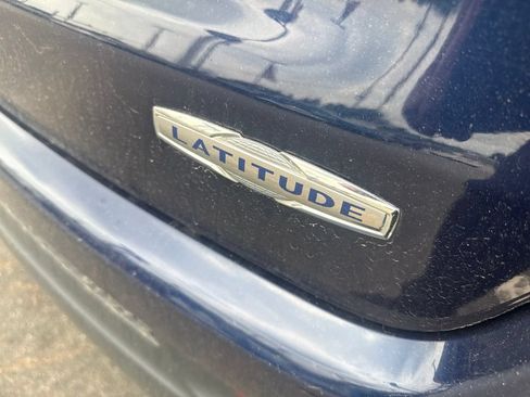 Used 2019 Jeep Compass Latitude w/ Cold Weather Group AWD/4WD image 6