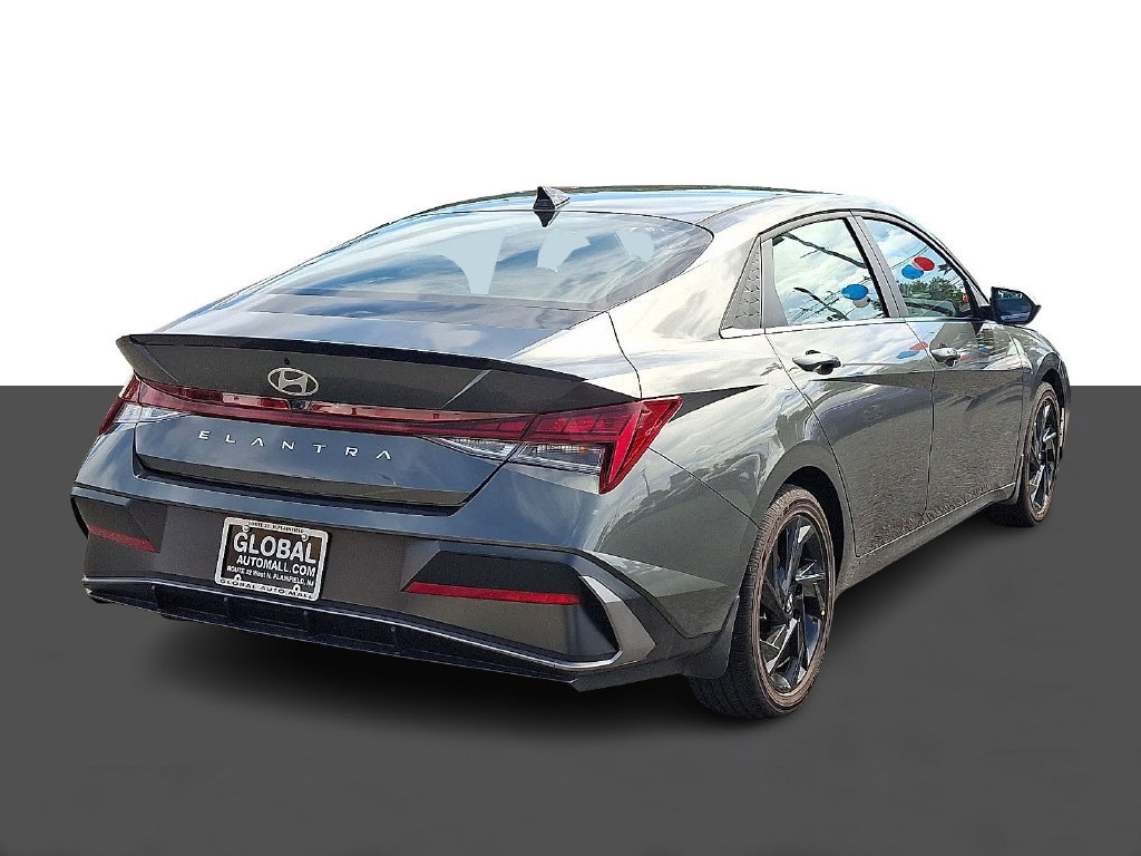 Used 2026 Hyundai Elantra SEL Sport Premium FWD image 7