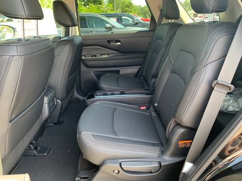 New 2026 Nissan Pathfinder SL w/ SL Premium Package FWD image 22