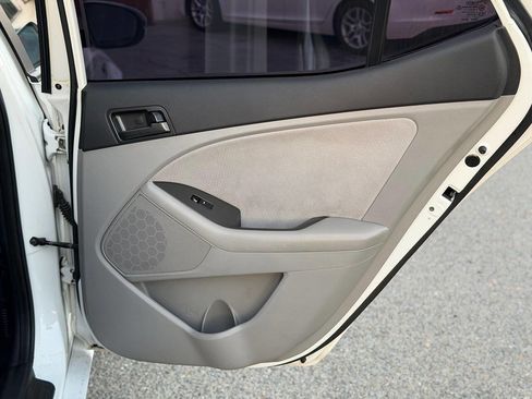 Used 2011 Kia Optima LX image 20