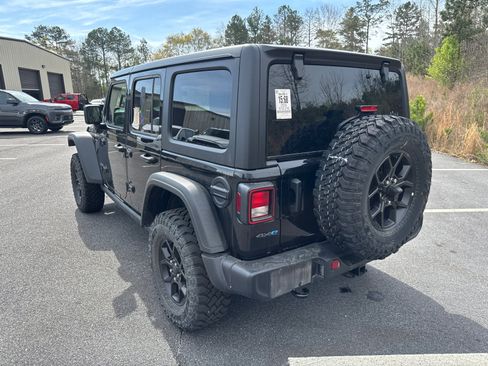 Used 2025 Jeep Wrangler Willys image 7
