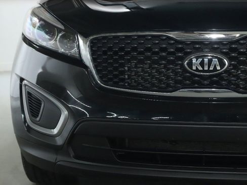 Used 2018 Kia Sorento LX image 7