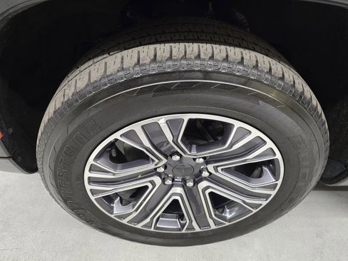 Used 2024 Jeep Wagoneer Series II w/ Flexible Seating Group image 9