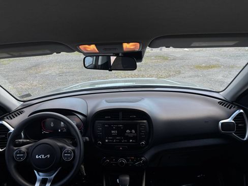 Used 2025 Kia Soul LX w/ LX Technology Package FWD image 28