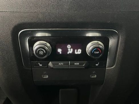 Used 2022 GMC Yukon XL Denali image 47