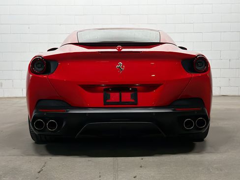 Used 2020 Ferrari Portofino RWD image 8