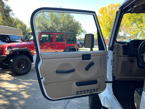 Used 1999 Jeep Wrangler Sahara image 16