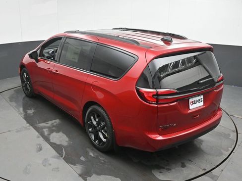 New 2026 Chrysler Pacifica Select w/ S Appearance Package FWD image 37