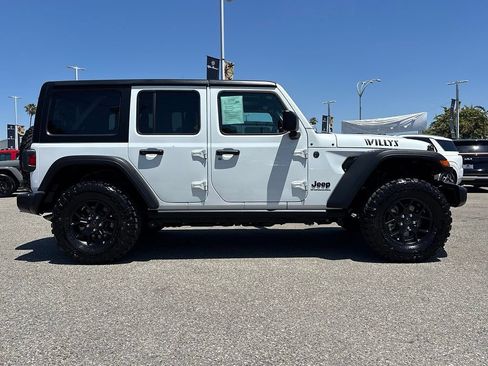 Used 2024 Jeep Wrangler Unlimited Sport AWD/4WD image 2