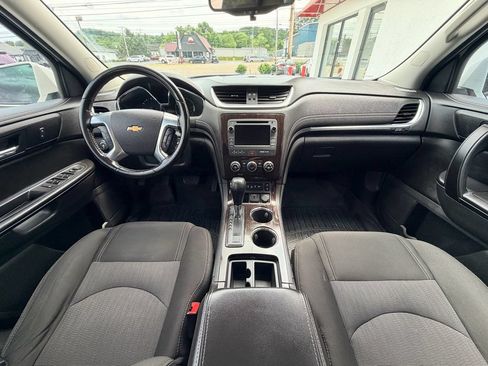 Used 2017 Chevrolet Traverse LT w/ Style and Technology Package FWD image 21