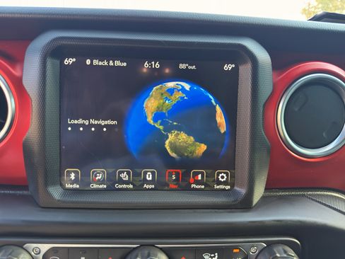 Used 2021 Jeep Gladiator Rubicon w/ Dual Top Group AWD/4WD image 19