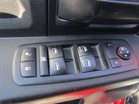 Used 2018 RAM 2500 Tradesman w/ Chrome Appearance Group image 27