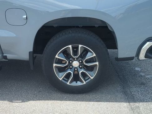 Used 2024 Chevrolet Silverado 1500 LT AWD/4WD image 18