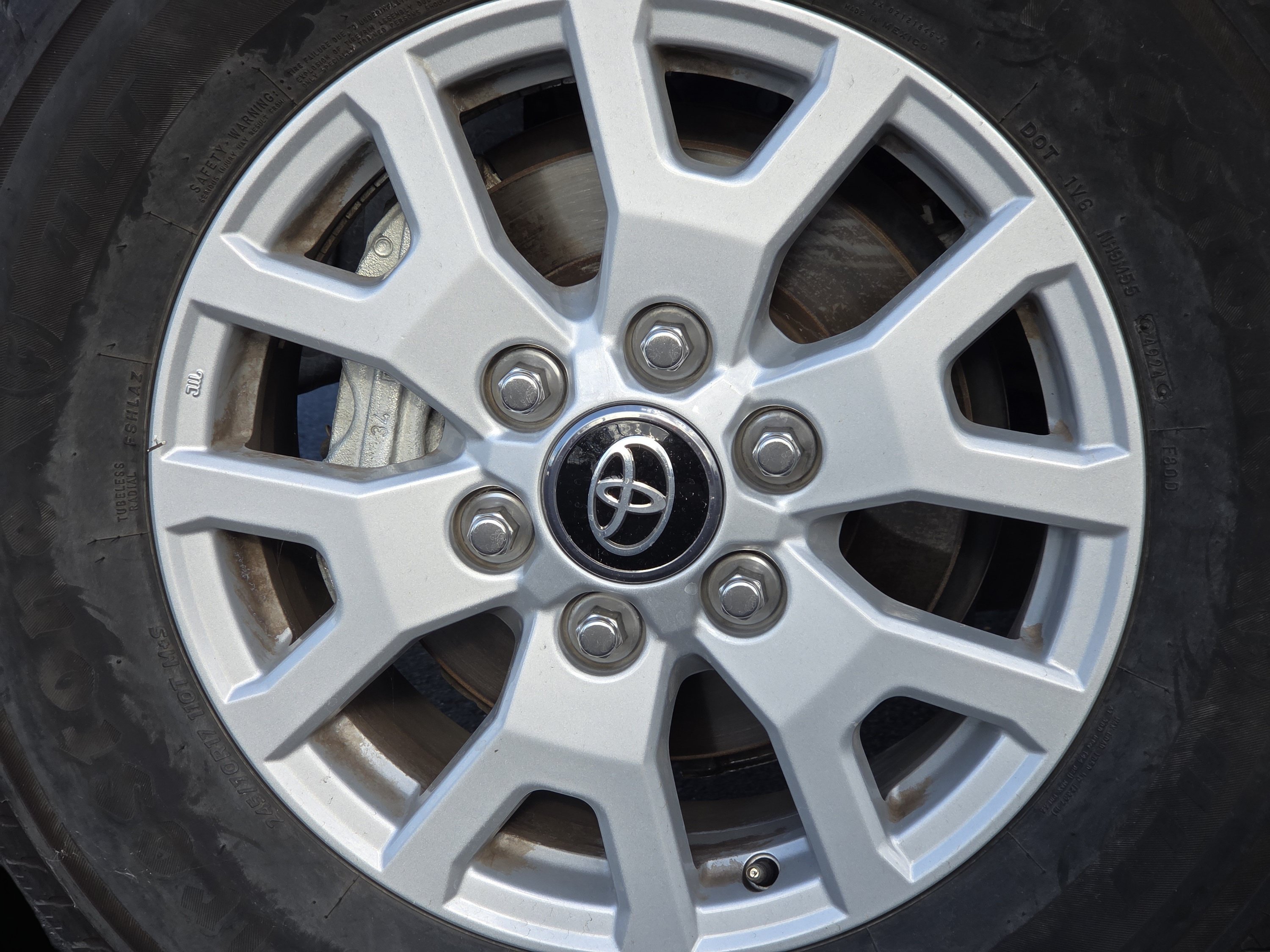 Used 2025 Toyota Tacoma SR5 AWD/4WD image 16
