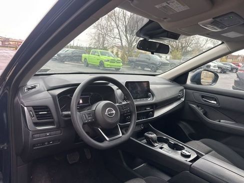 Used 2024 Nissan Rogue SV image 17