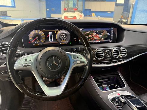 Used 2019 Mercedes-Benz S 560 4MATIC Sedan w/ AMG Line Exterior image 22