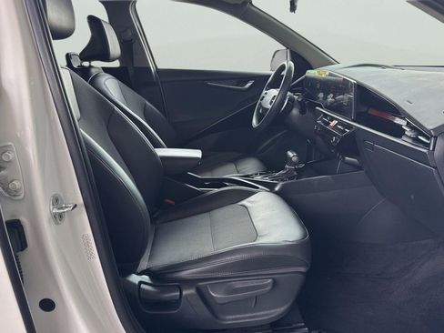 Used 2023 Kia Niro EX Touring image 20