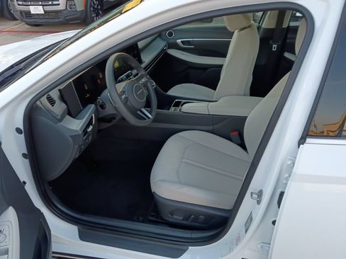 Used 2025 Hyundai Sonata SEL FWD image 4
