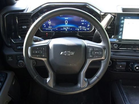 Used 2024 Chevrolet Silverado 2500 ZR2 w/ Technology Package AWD/4WD image 13