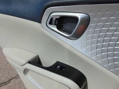 Used 2021 Kia Soul LX FWD image 23