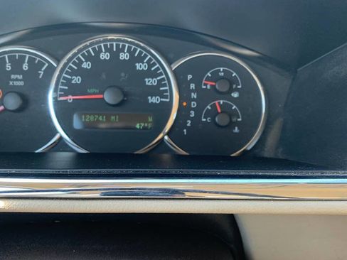 Used 2009 Buick LaCrosse CXL FWD image 8