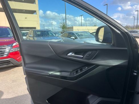 Used 2025 Chevrolet Equinox LT image 18