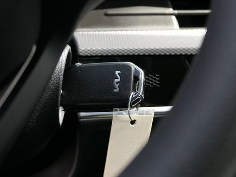 Used 2025 Kia Sportage LX image 22