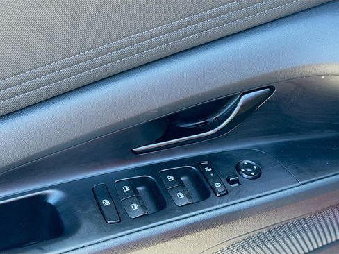 Used 2025 Hyundai Elantra Sport image 21