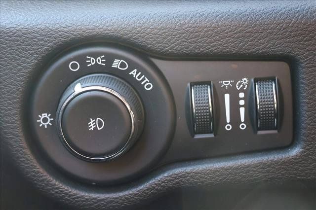 Used 2020 Chrysler Pacifica Limited FWD image 13