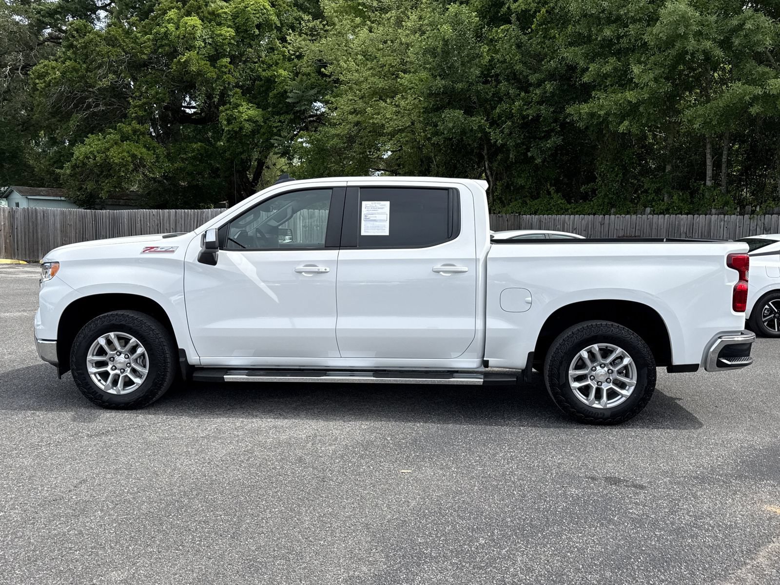 Used 2025 Chevrolet Silverado 1500 LT AWD/4WD image 2